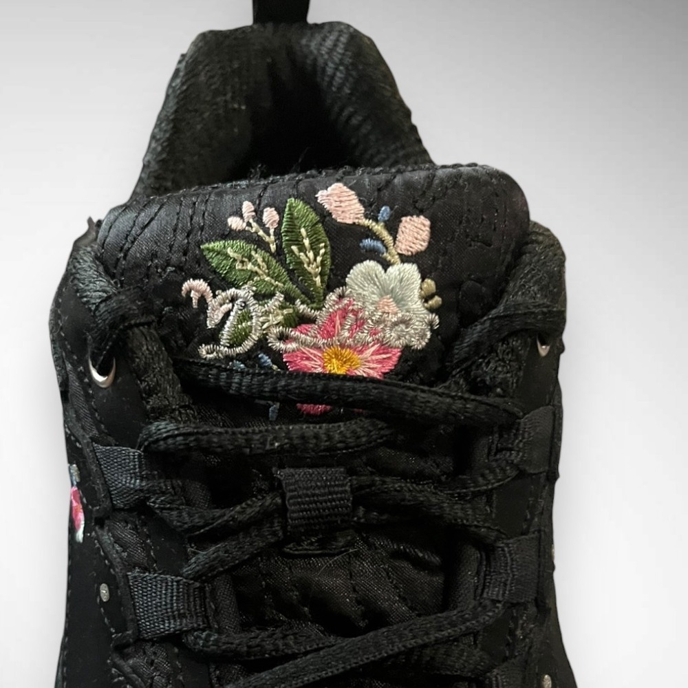 SKECHERS D'Lites Bright Blossoms Black Sneakers Floral‎ Embroidery Leather Upper - Picture 10 of 11